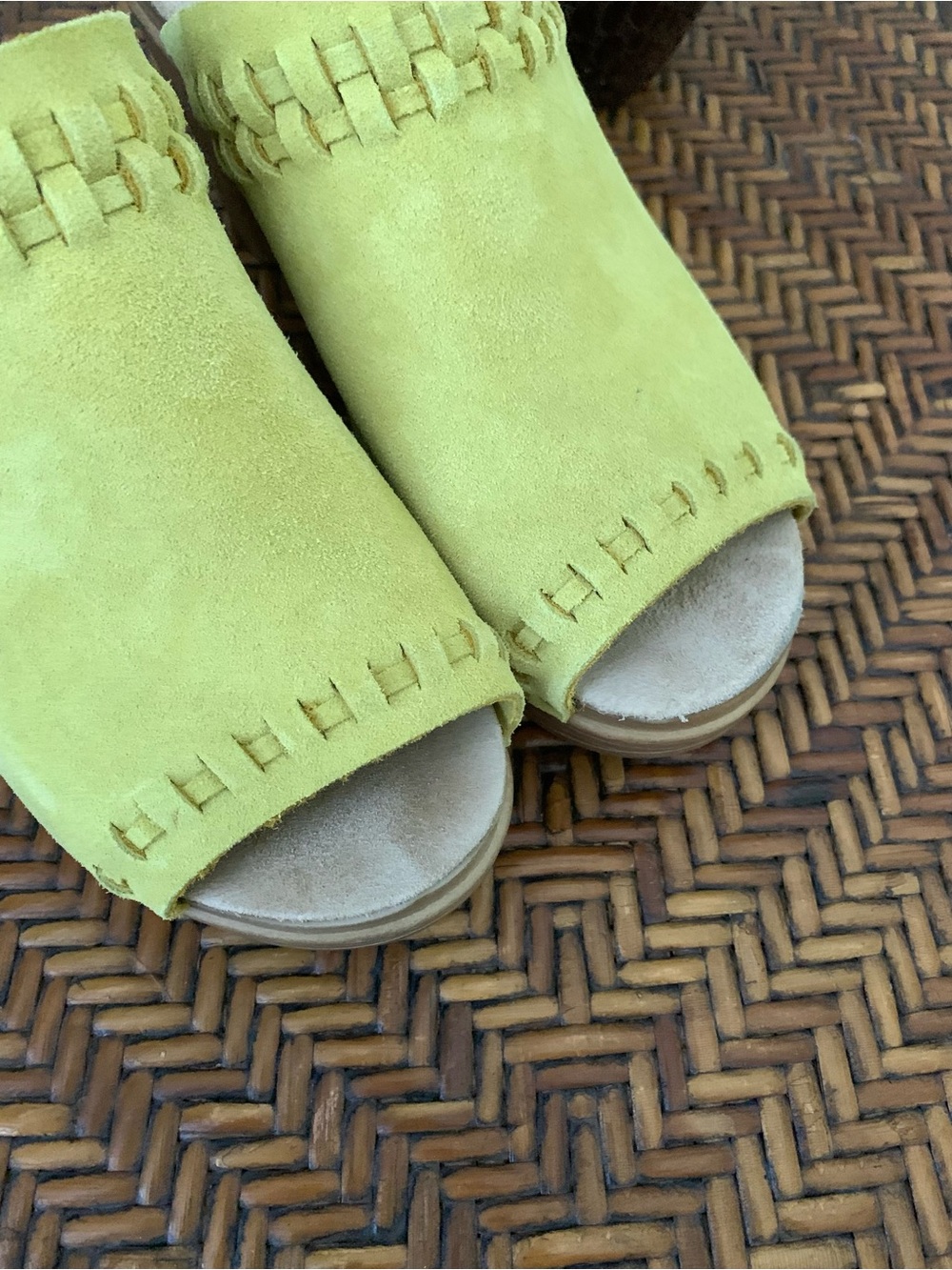 CALOU Stockholm Suede Clog Yellow
Suede Open-Toe Platform Clogs - Picture 10 of 12